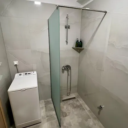 アパート Thano's House 2 With Private Parking